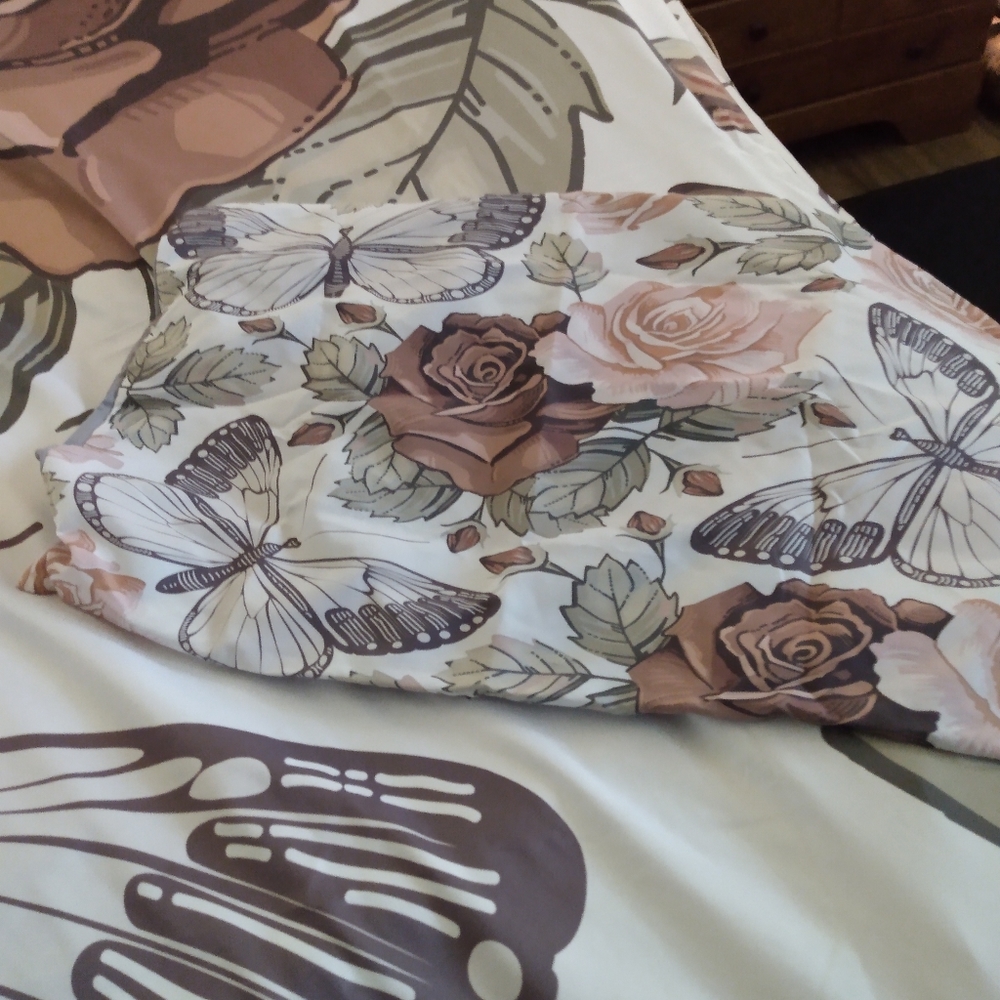 Bedding - Picture 4 of 9